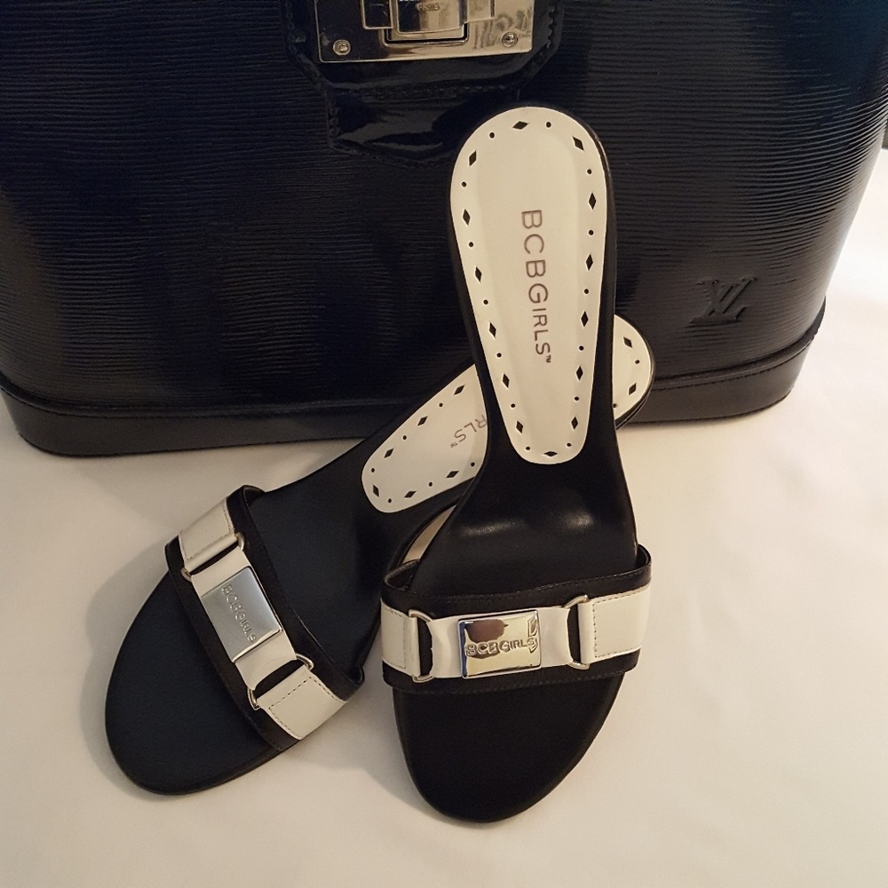 BCBG Heels Black and White NEW